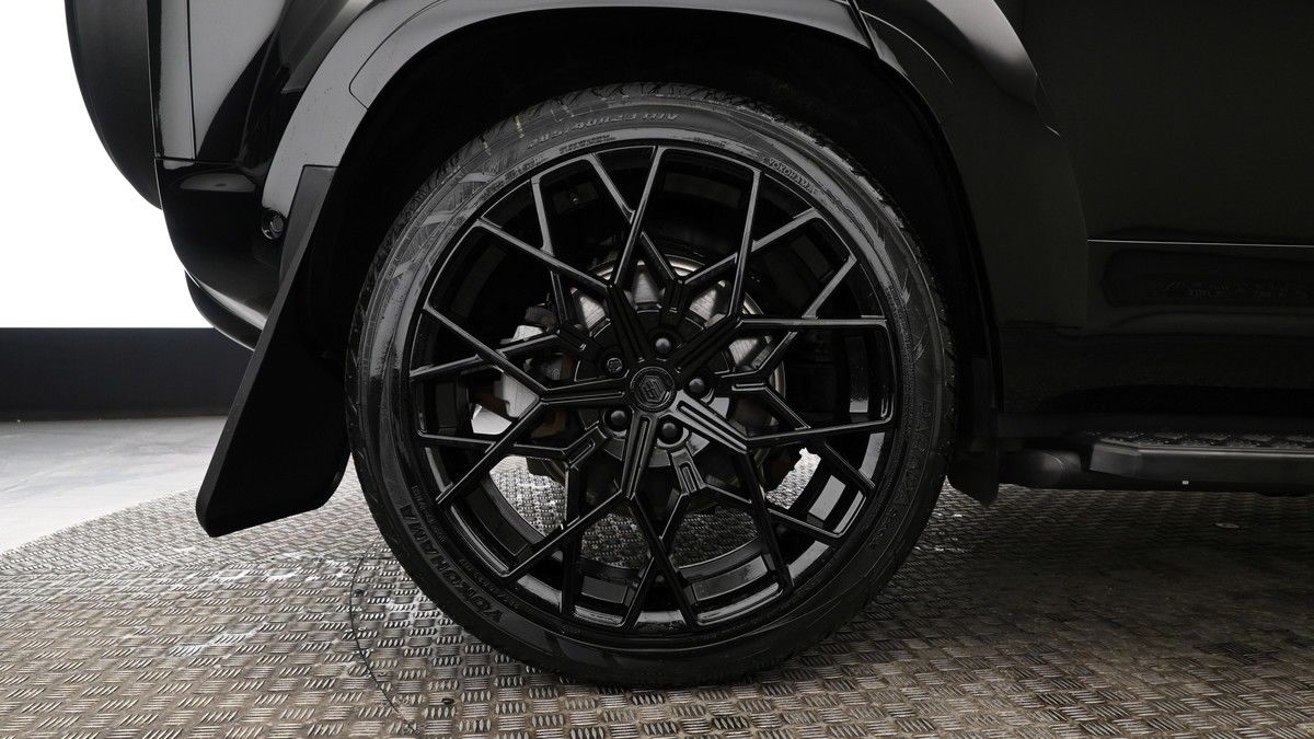 Land Rover Defender 110 Urban Image 9