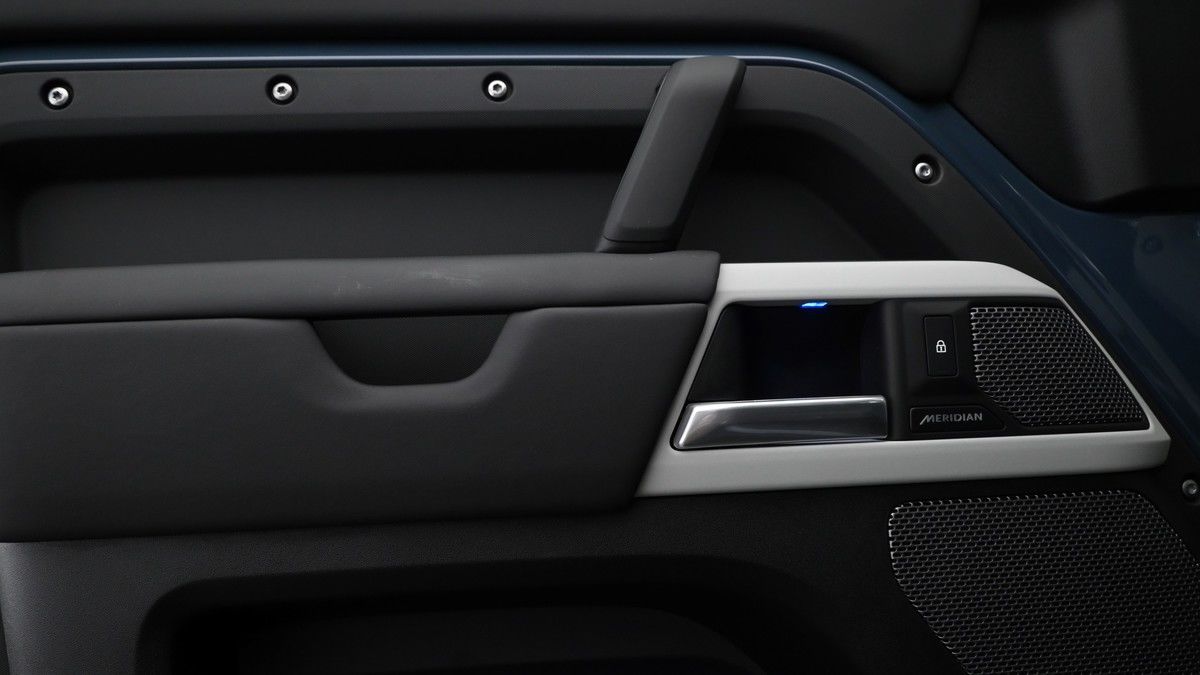 Land Rover Defender 110 Urban Image 13