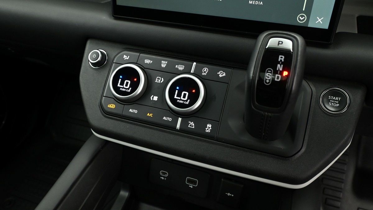 Land Rover Defender 110 Urban Image 13