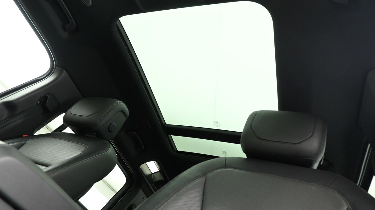 Land Rover Defender 110 Urban Image 2