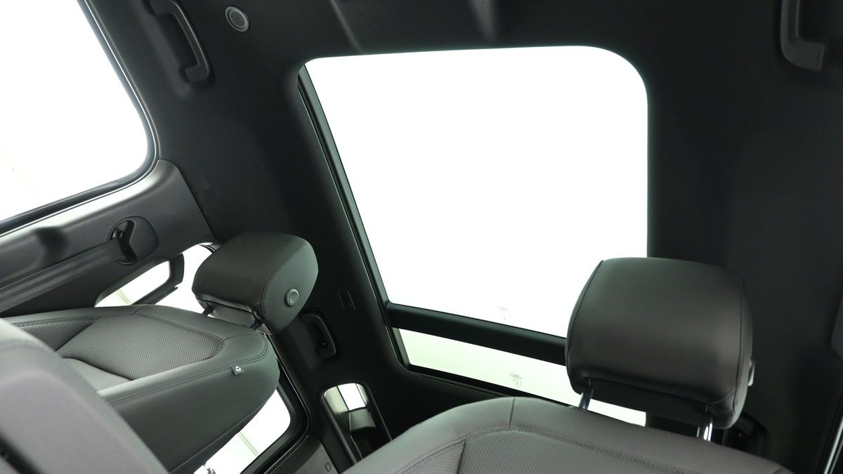 Land Rover Defender 110 Urban Image 2