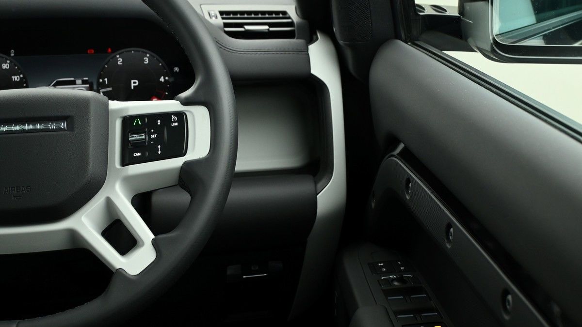 Land Rover Defender 110 Urban Image 16
