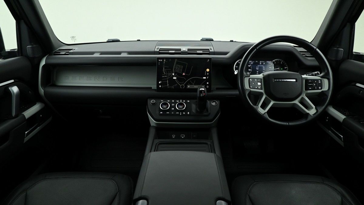 Land Rover Defender 110 Image 14