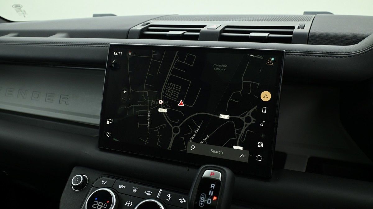 Land Rover Defender 110 Image 11