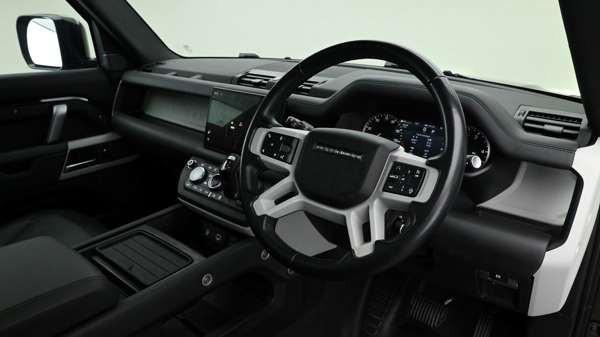 Land Rover Defender 110 Image 3