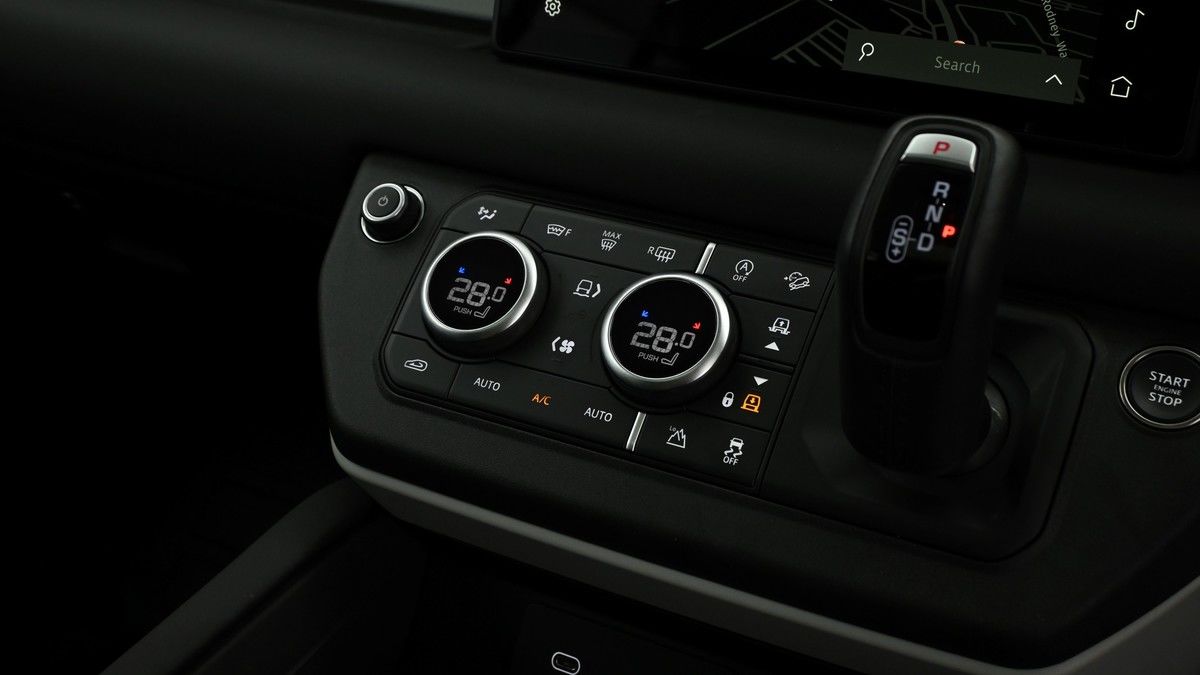 Land Rover Defender 110 Urban Image 12
