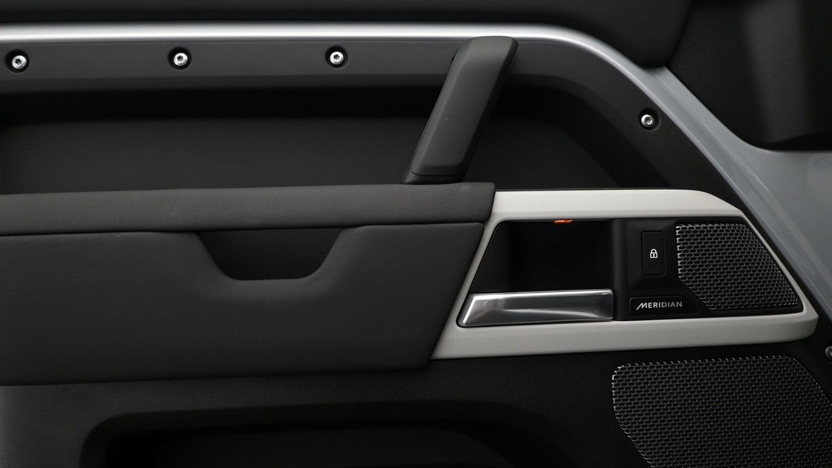 Land Rover Defender 110 Urban Image 13