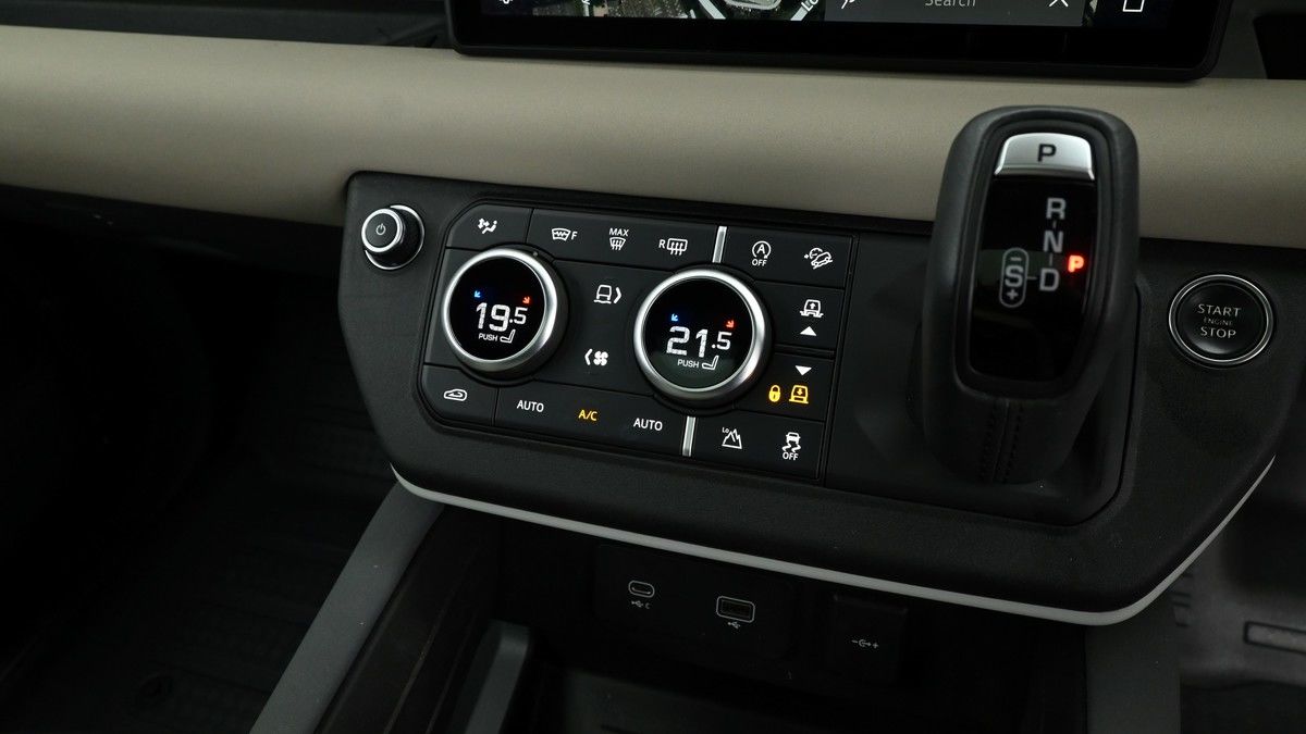 Land Rover Defender 110 Urban Image 12