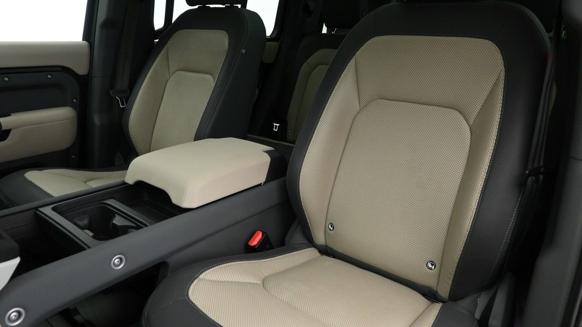 Land Rover Defender 110 Urban Image 4