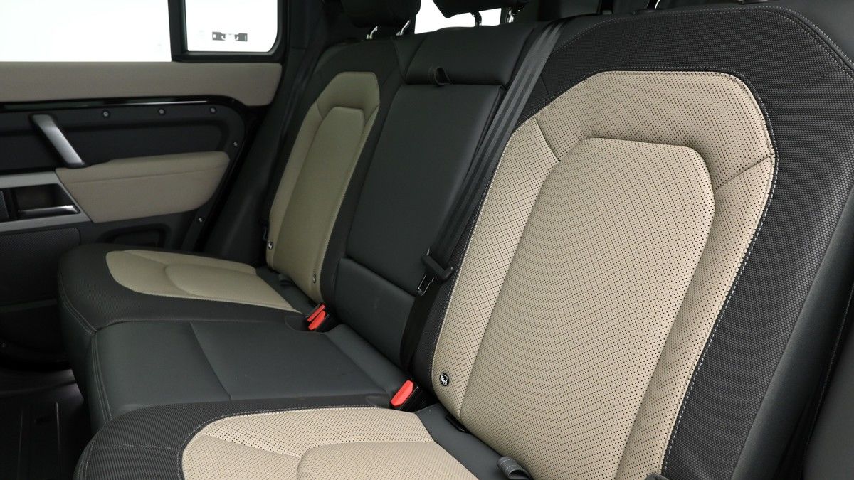 Land Rover Defender 110 Urban Image 5
