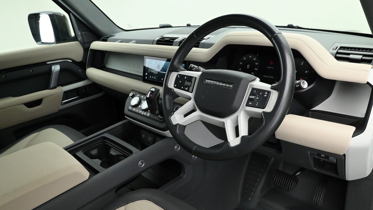 Land Rover Defender 110 Urban Image 3