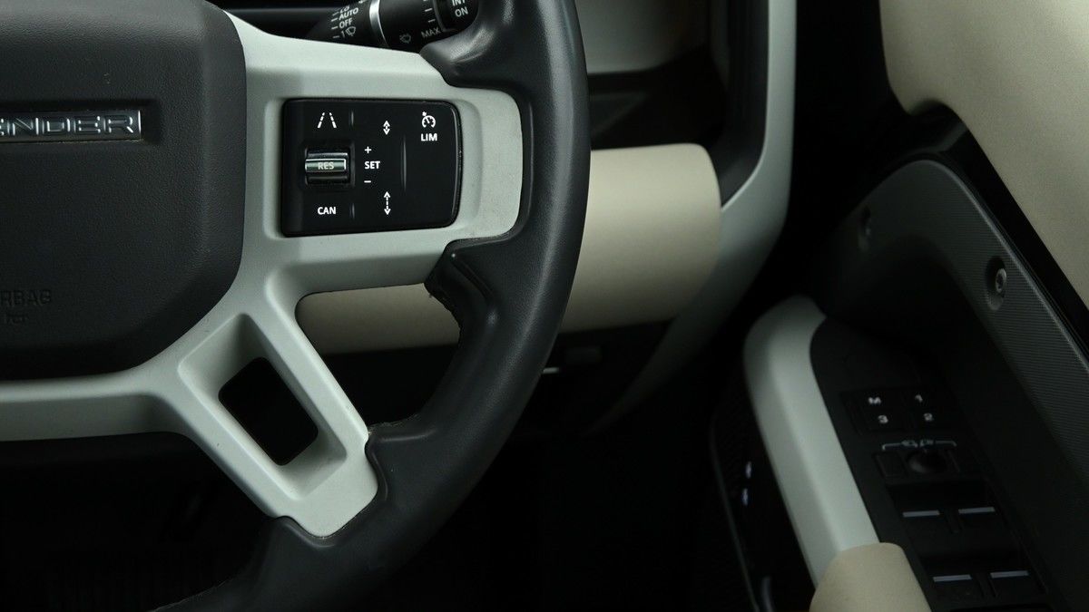 Land Rover Defender 110 Urban Image 16