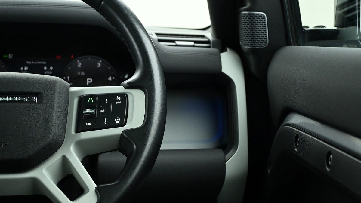 Land Rover Defender 110 Urban Image 16