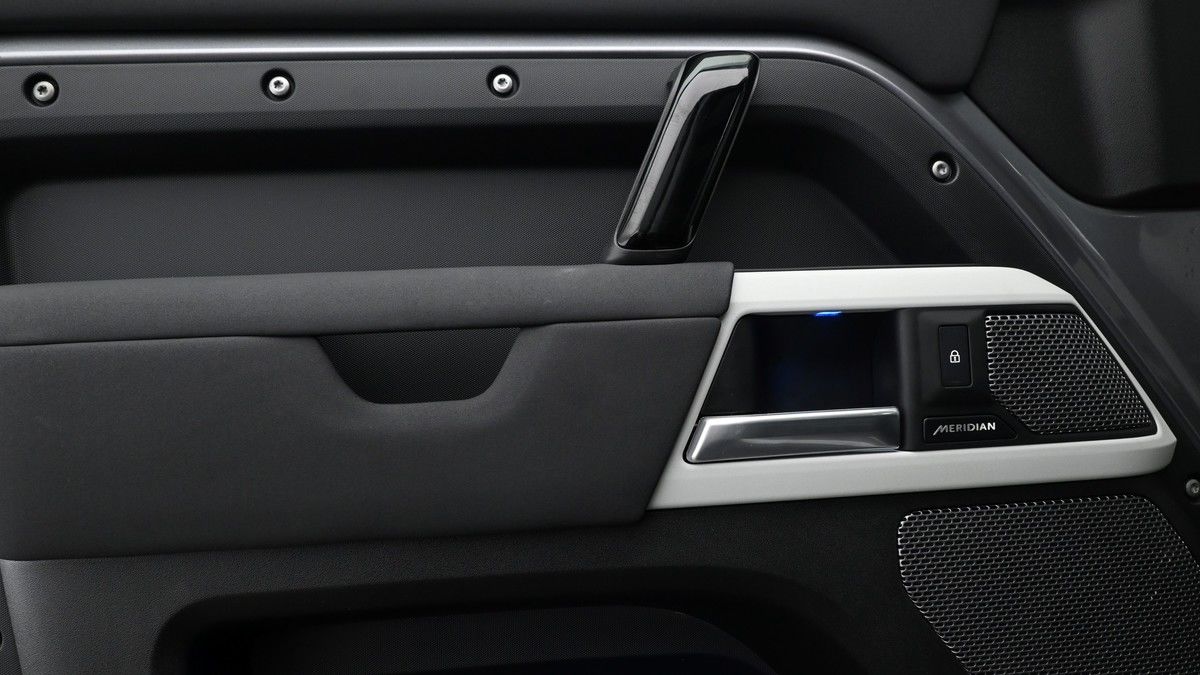 Land Rover Defender 110 Urban Image 13