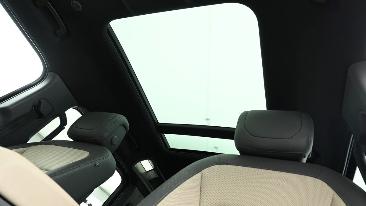 Land Rover Defender 110 Urban Image 2