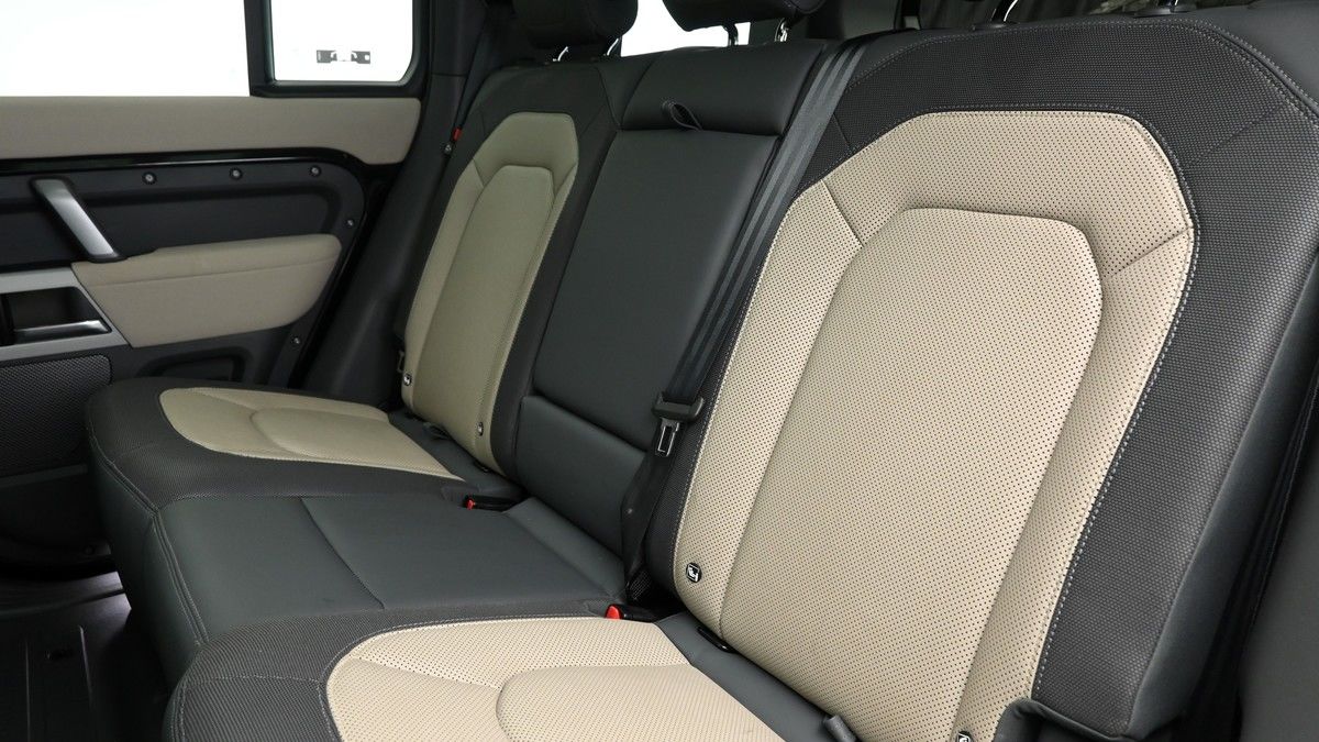 Land Rover Defender 110 Urban Image 5