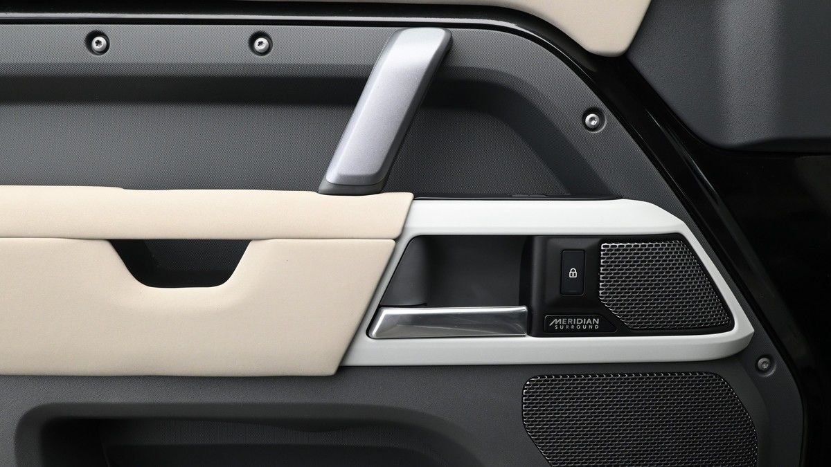 Land Rover Defender 110 Urban Image 13