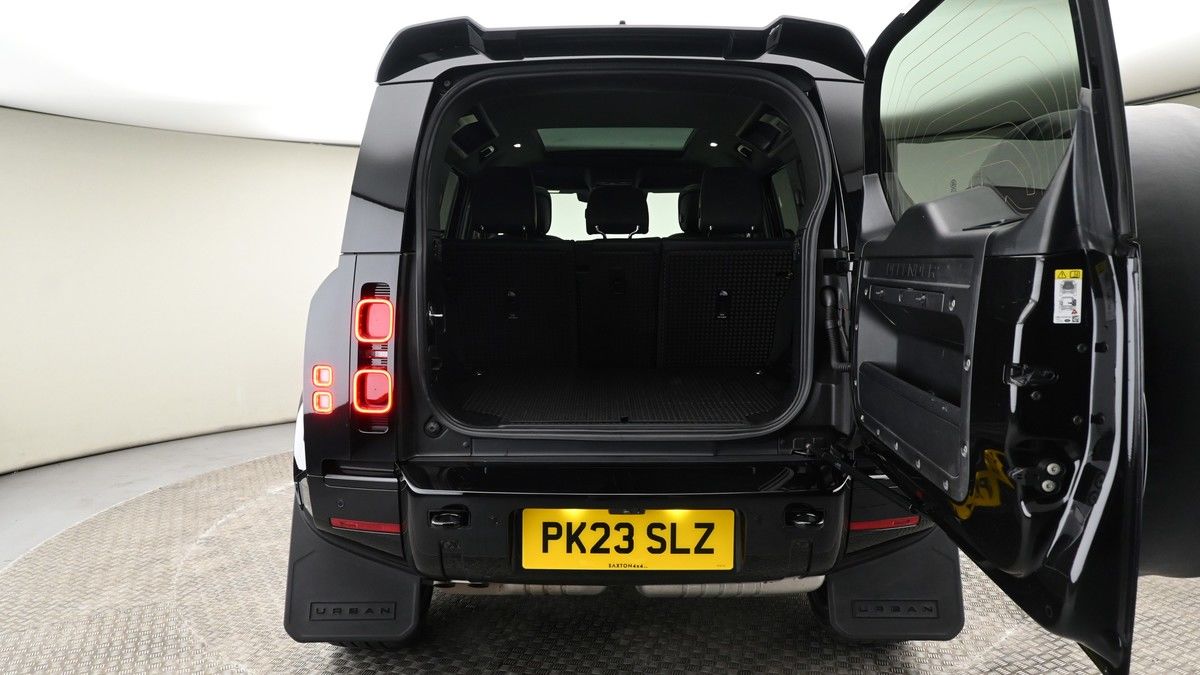 Land Rover Defender 110 Urban Image 10