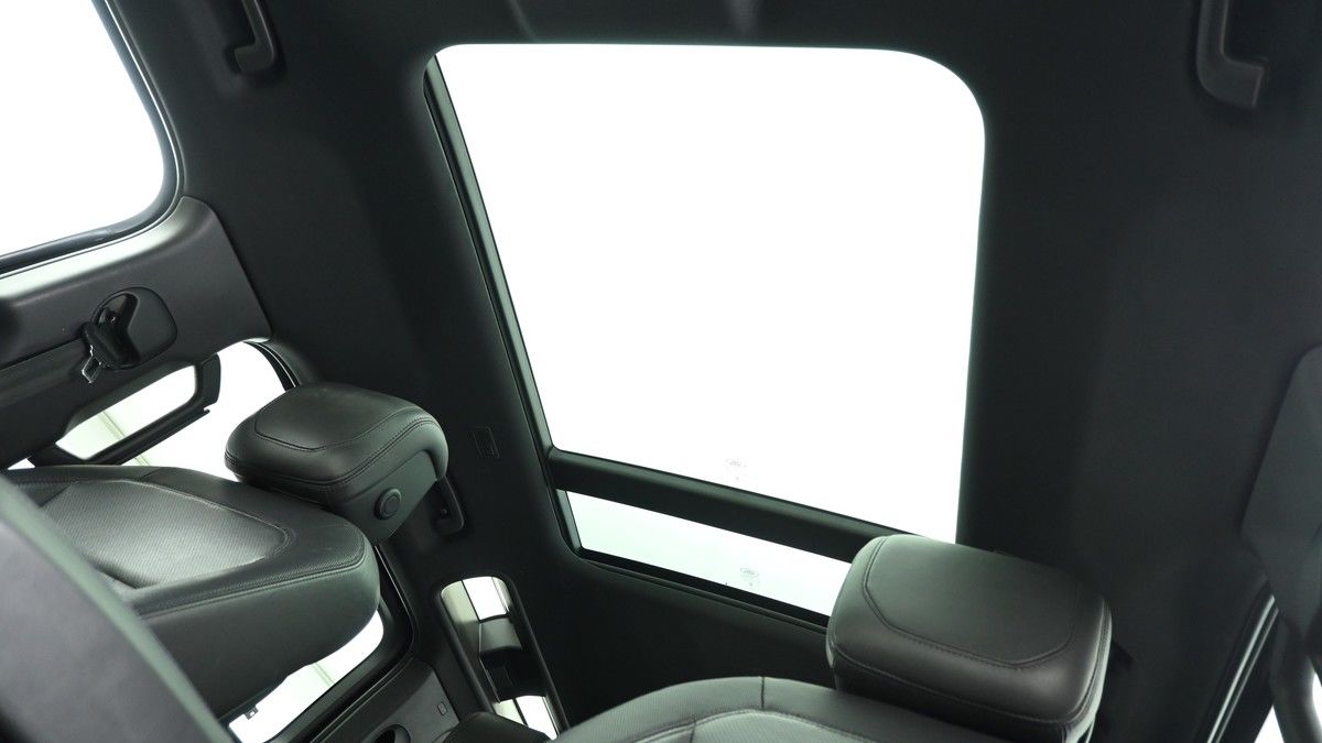 Land Rover Defender 110 Urban Image 2