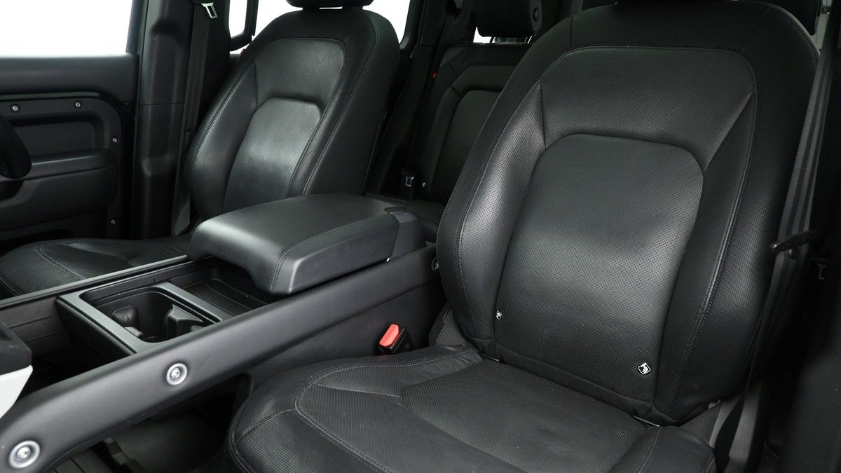 Land Rover Defender 110 Urban Image 4