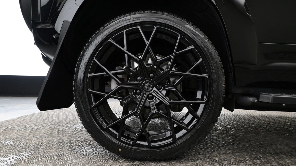 Land Rover Defender 110 Urban Image 9