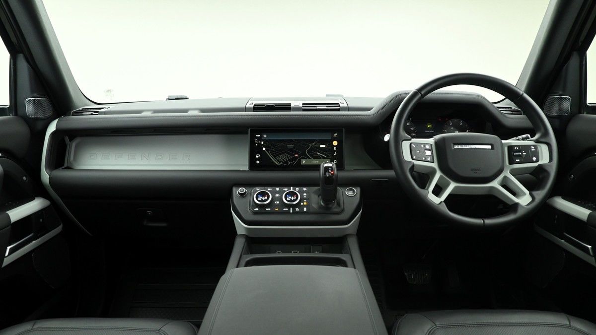 Land Rover Defender 110 Image 14