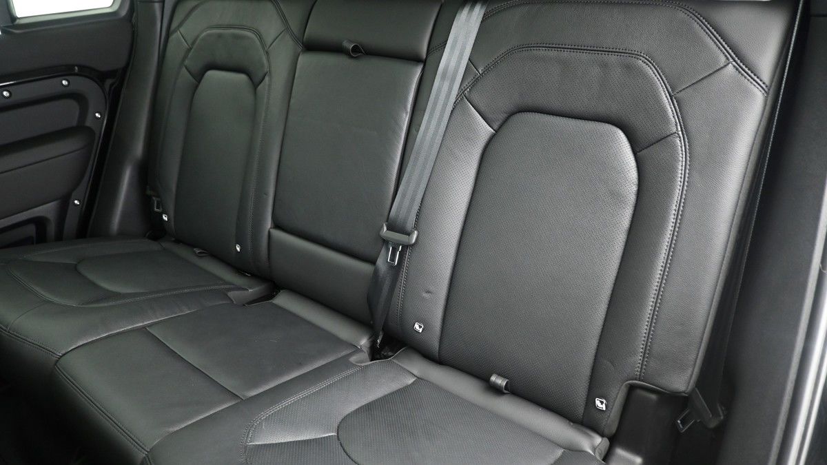 Land Rover Defender 110 Image 5