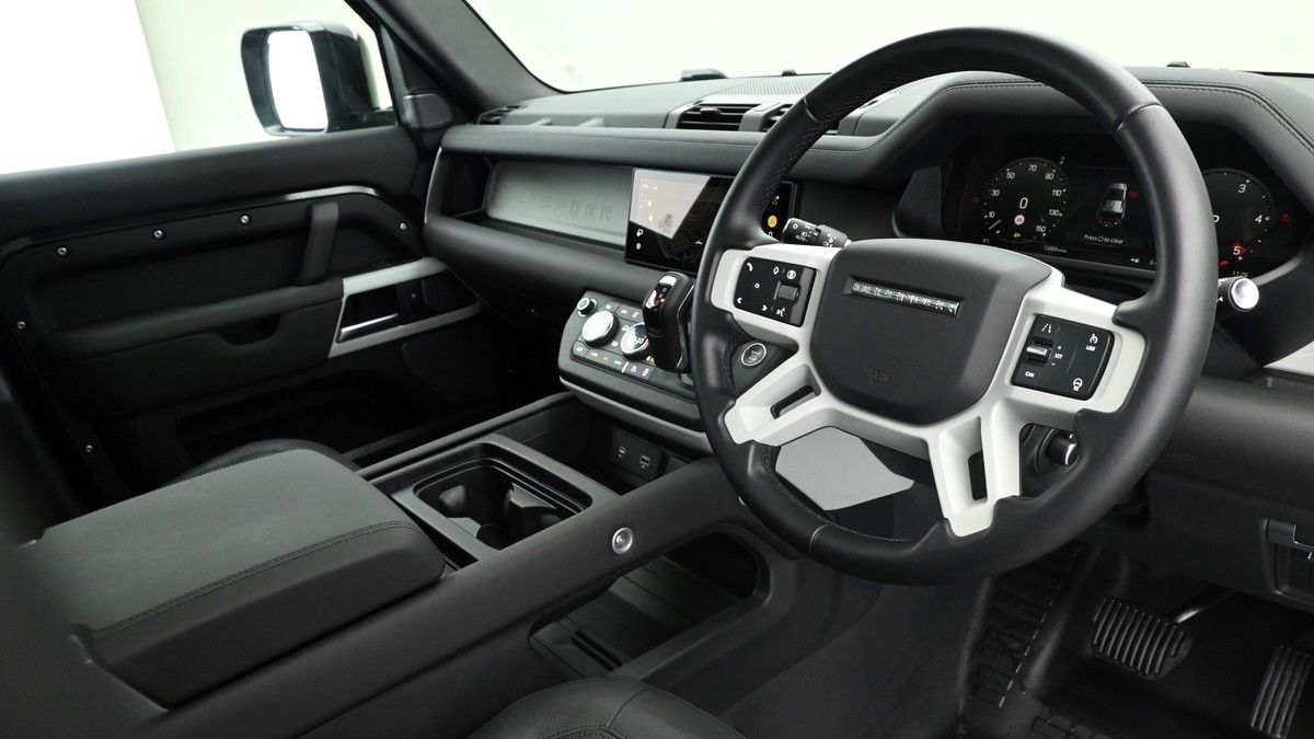 Land Rover Defender 110 Image 3
