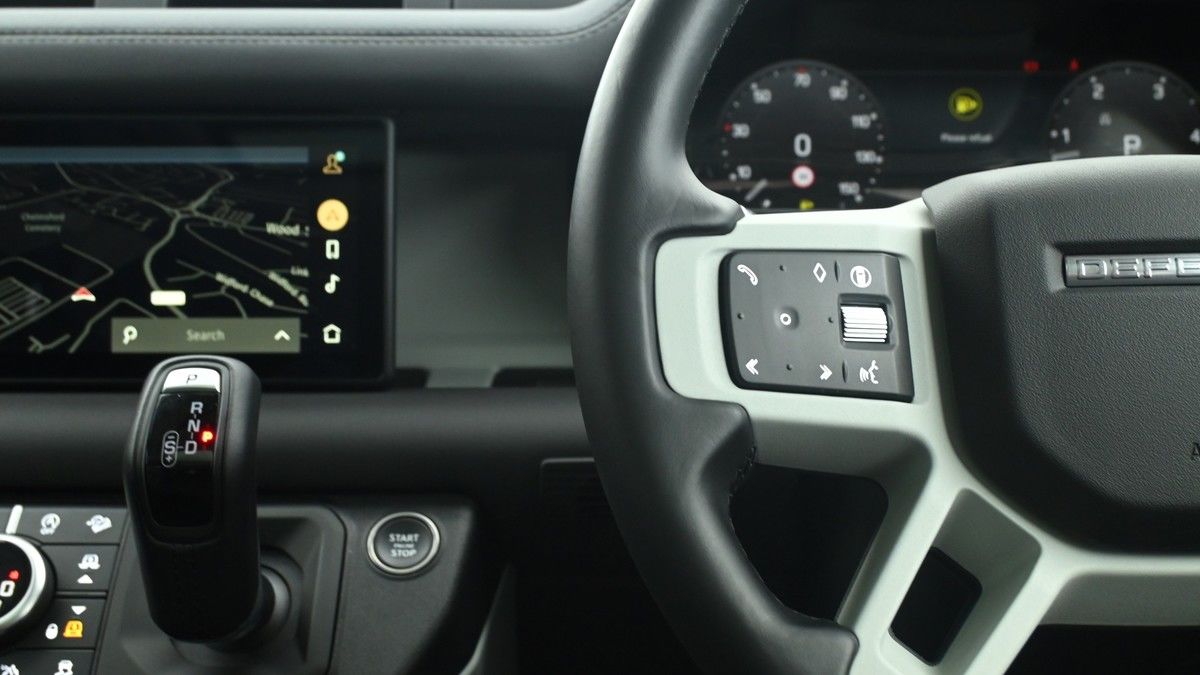 Land Rover Defender 110 Image 15