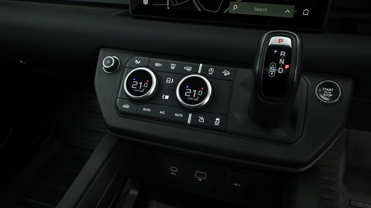 Land Rover Defender 110 Urban Image 12