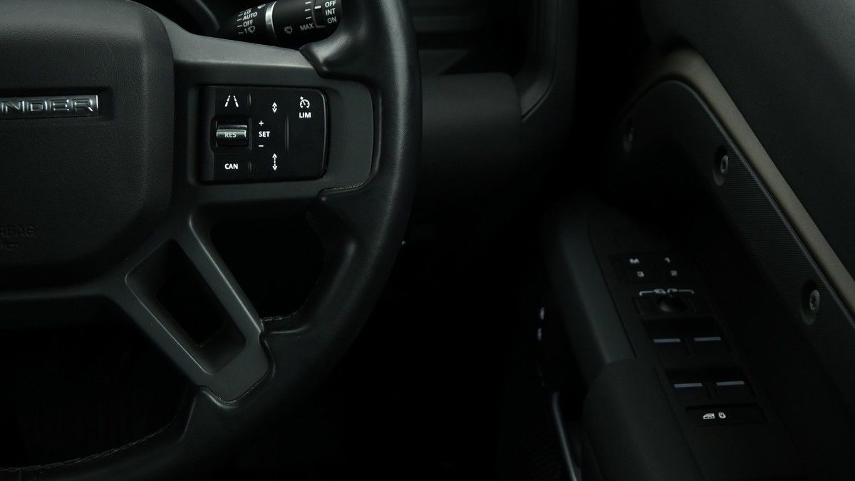 Land Rover Defender 110 Urban Image 16
