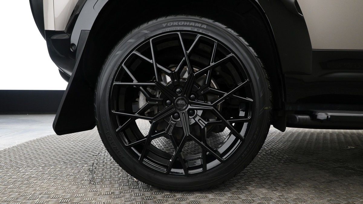 Land Rover Defender 110 Urban Image 9