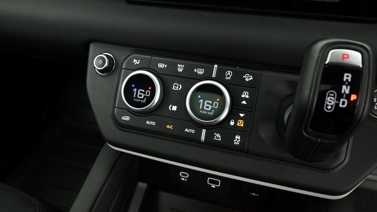 Land Rover Defender 110 Urban Image 15