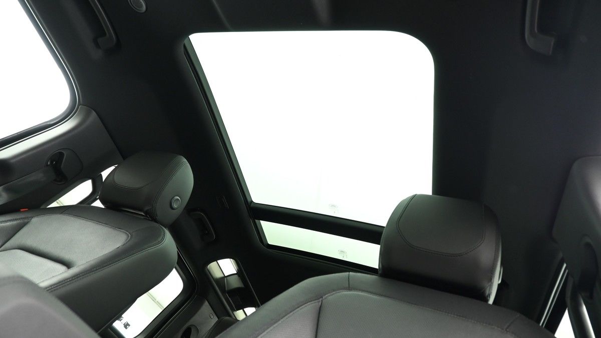 Land Rover Defender 110 Urban Image 2