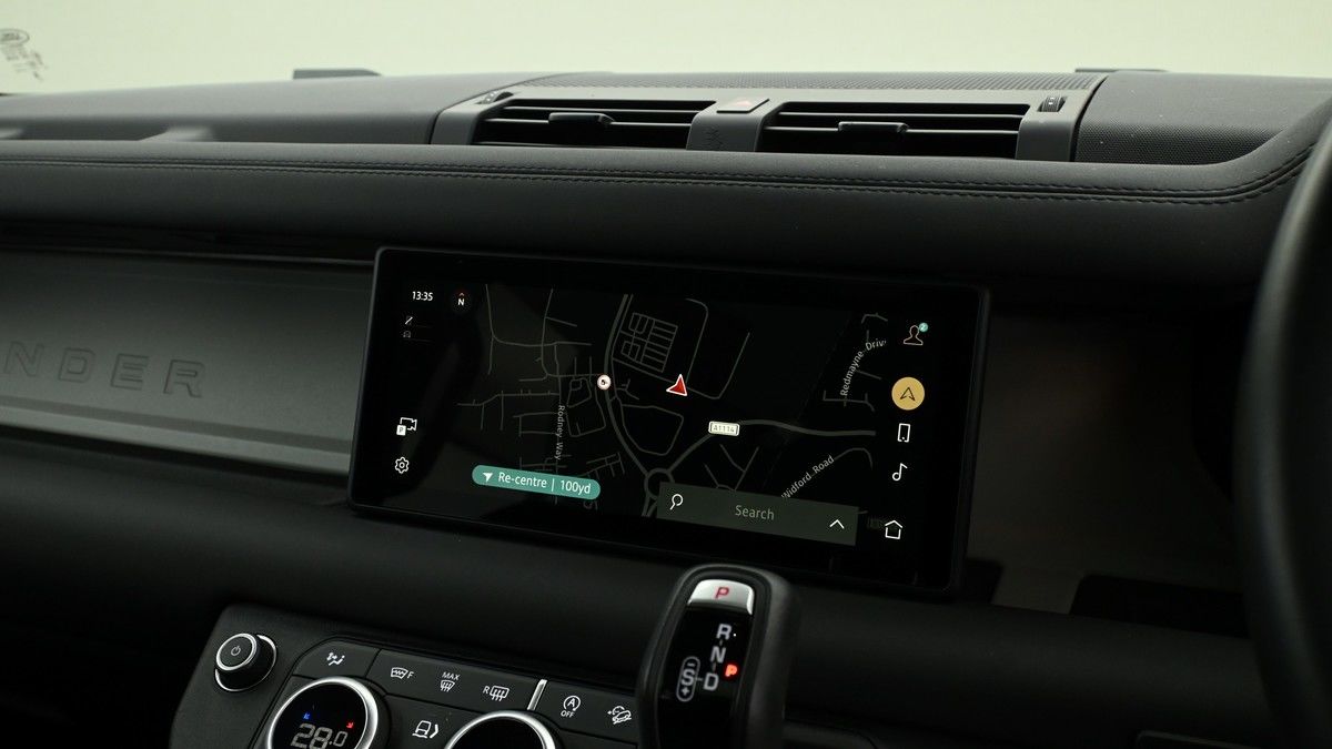 Land Rover Defender 110 Urban Image 11
