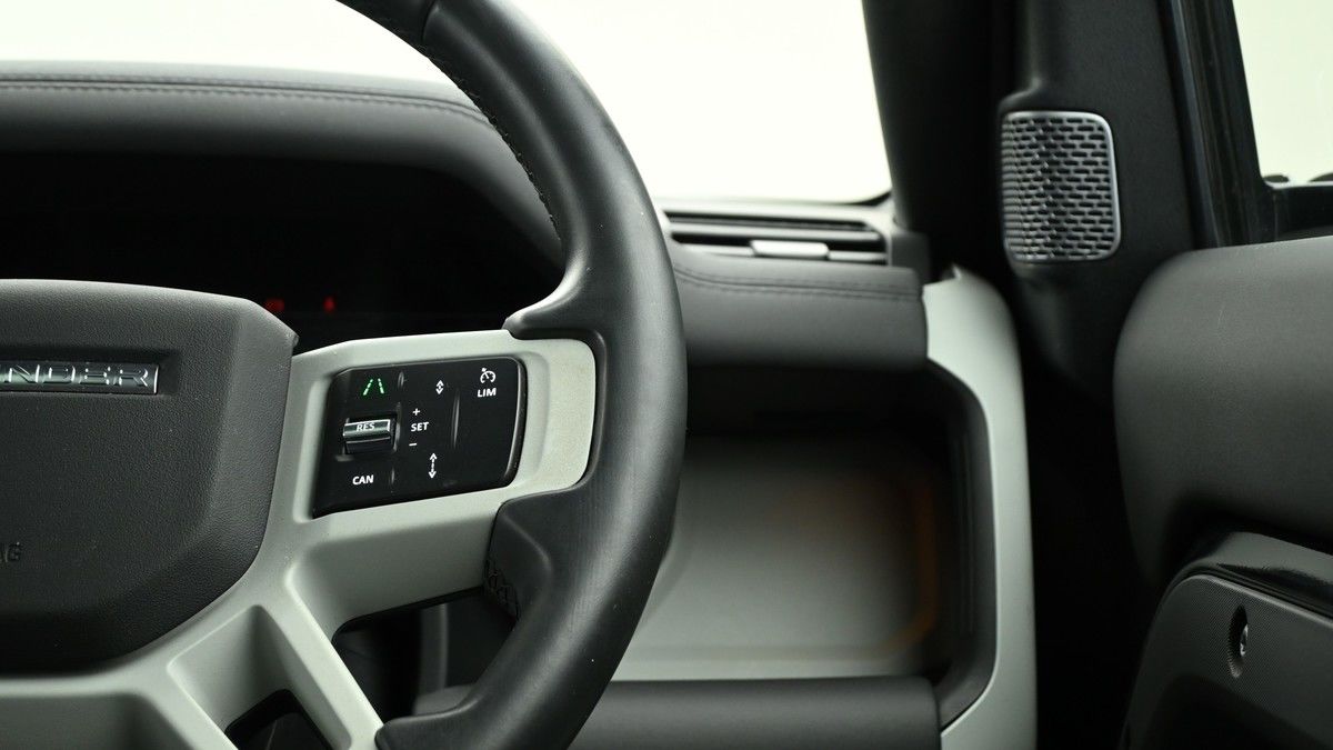 Land Rover Defender 110 Urban Image 16