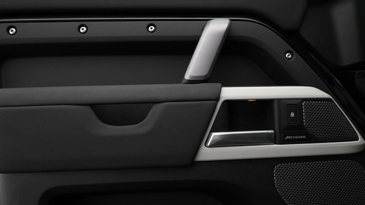 Land Rover Defender 110 Urban Image 13