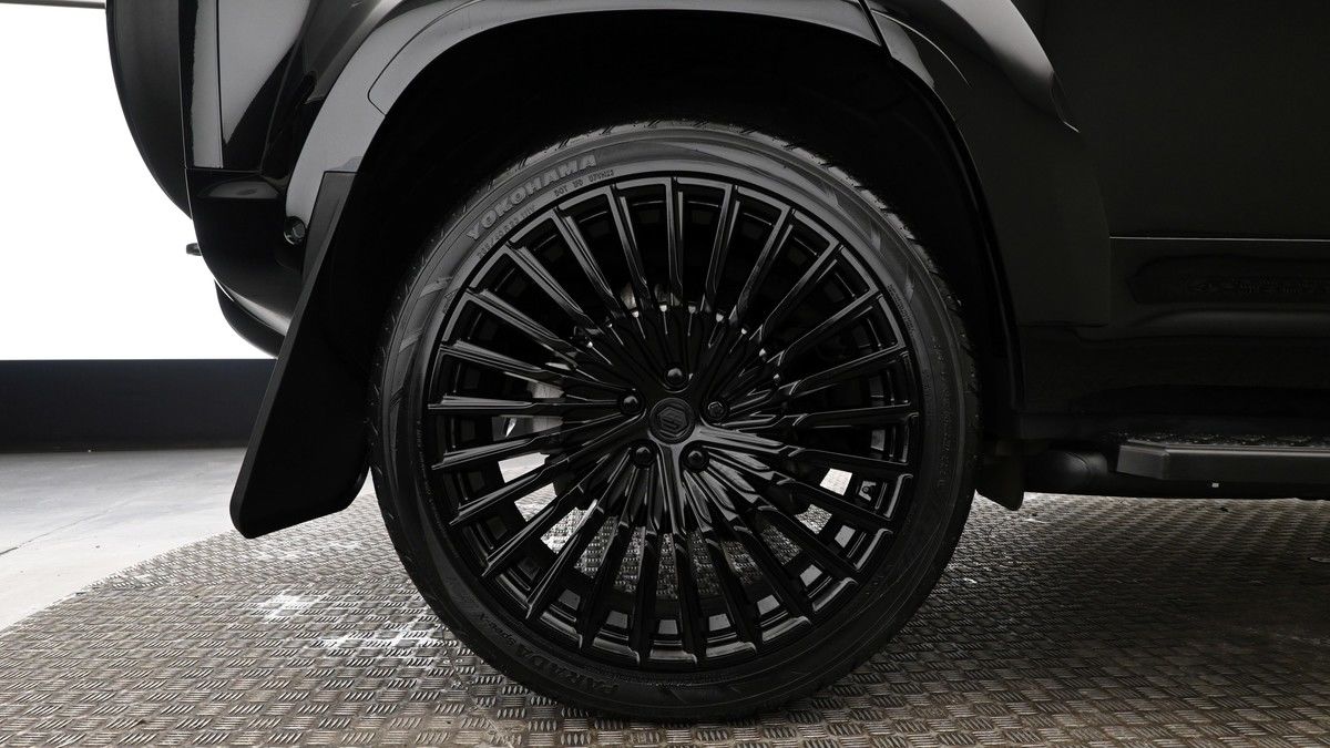 Land Rover Defender 110 Urban Image 9