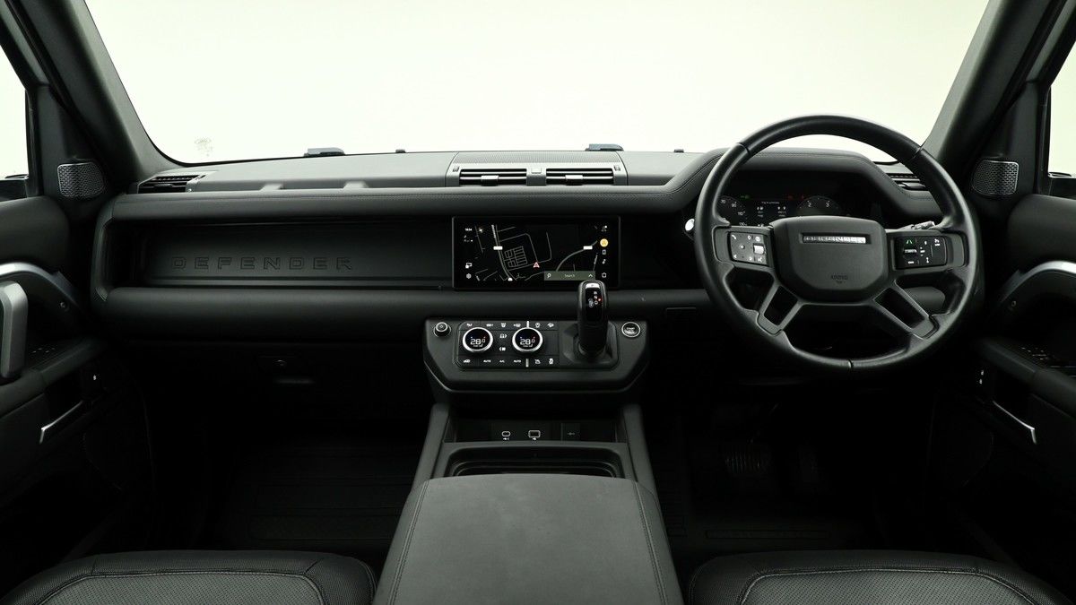 Land Rover Defender 110 Image 14