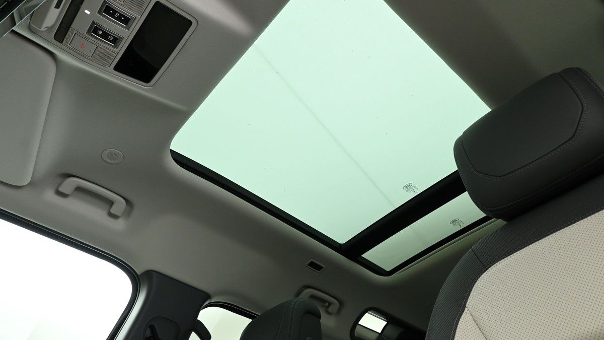 Land Rover Defender 110 Urban Image 2