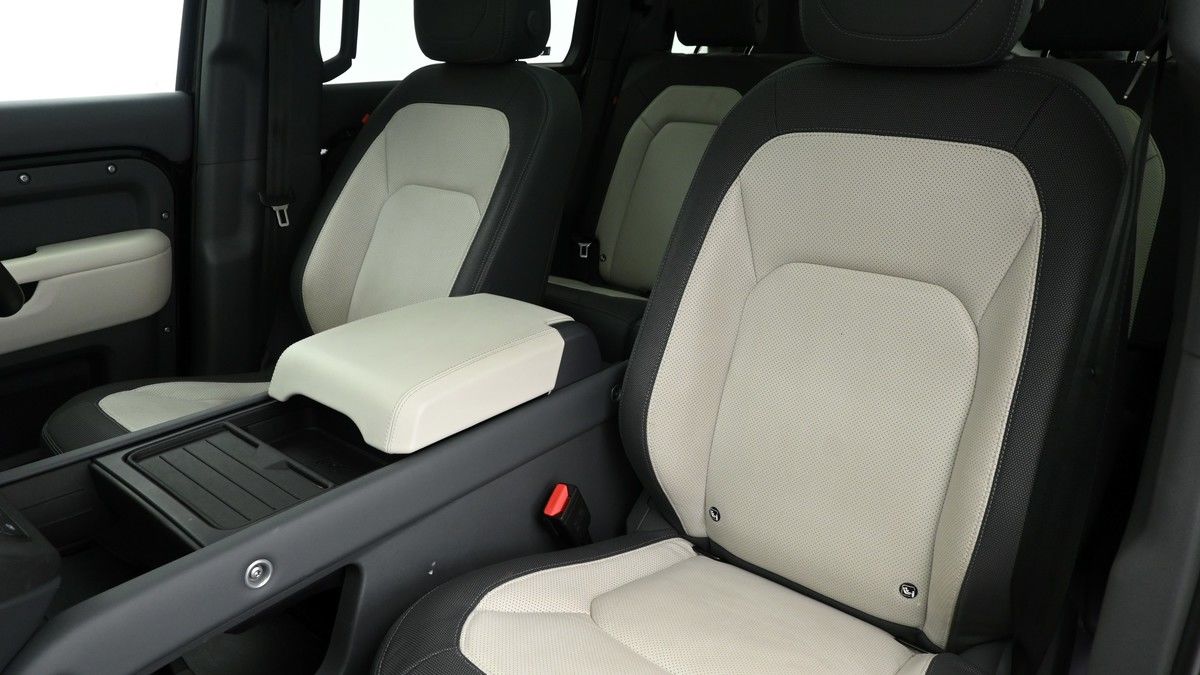 Land Rover Defender 110 Urban Image 4