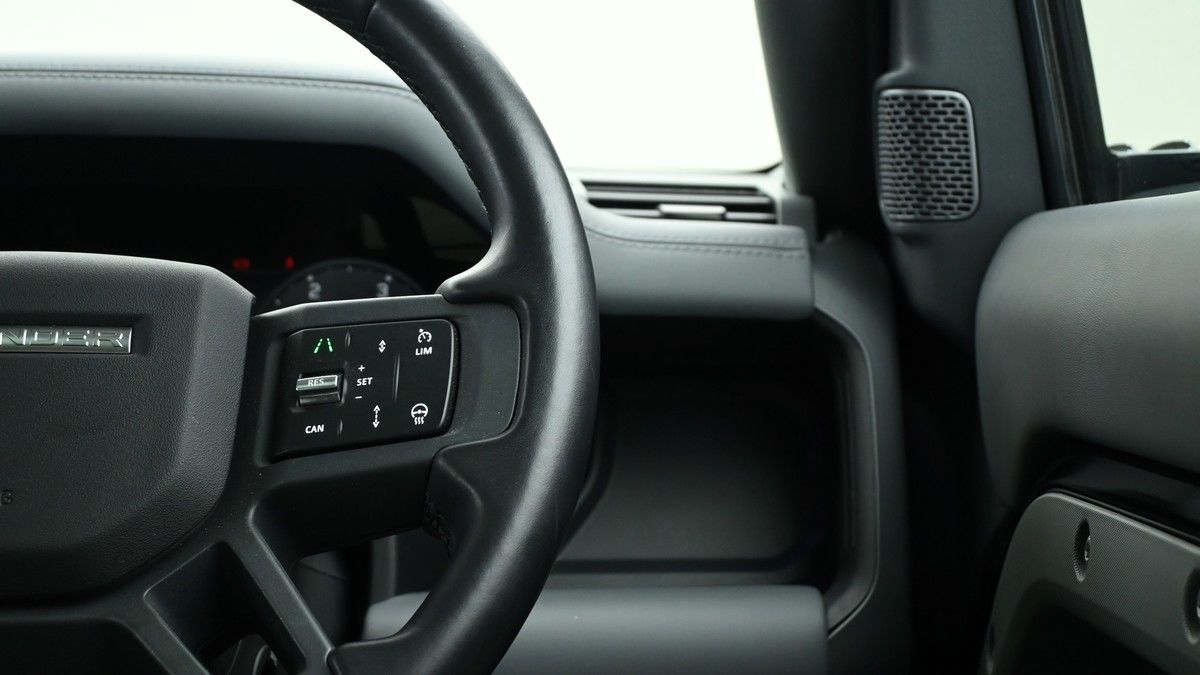 Land Rover Defender 110 Urban Image 16