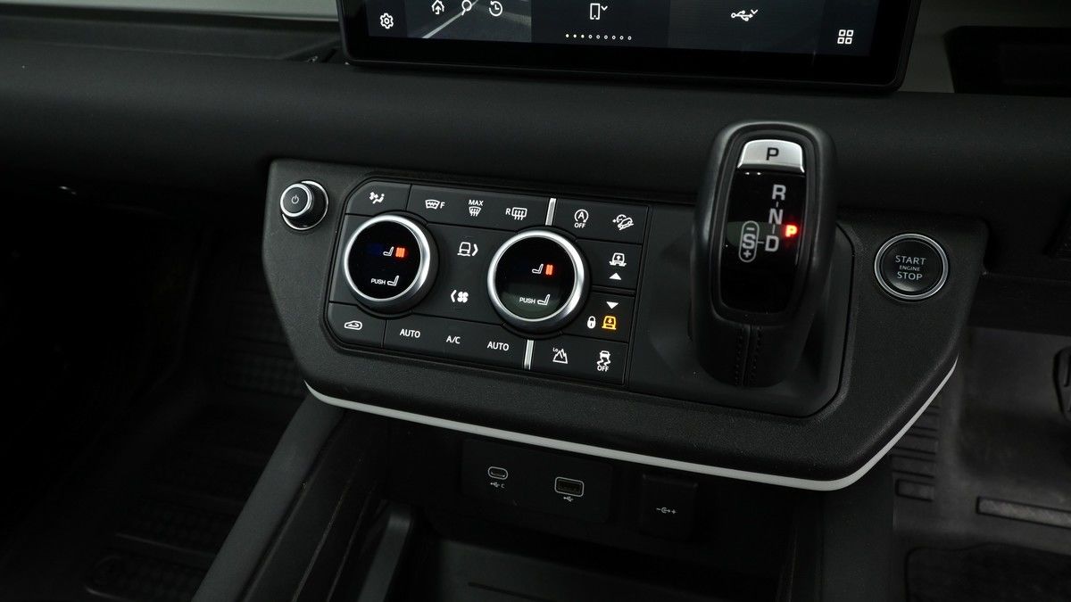 Land Rover Defender 110 Urban Image 12