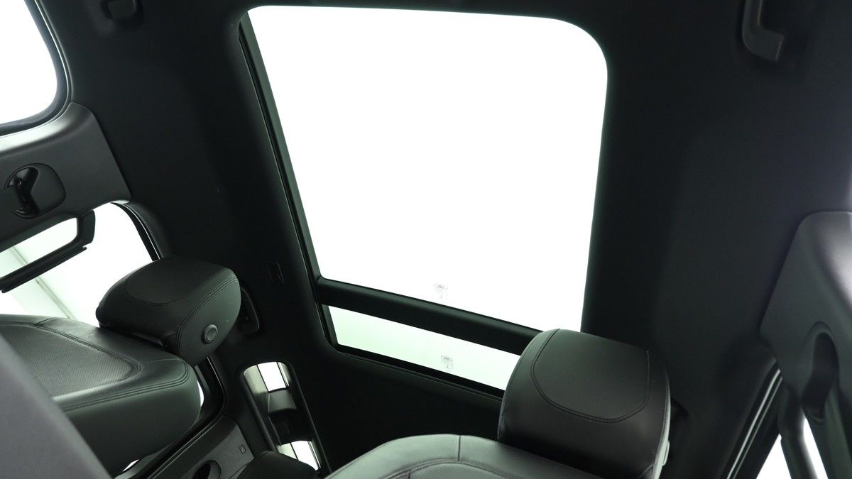 Land Rover Defender 110 Urban Image 2