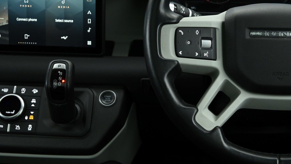 Land Rover Defender 110 Urban Image 15
