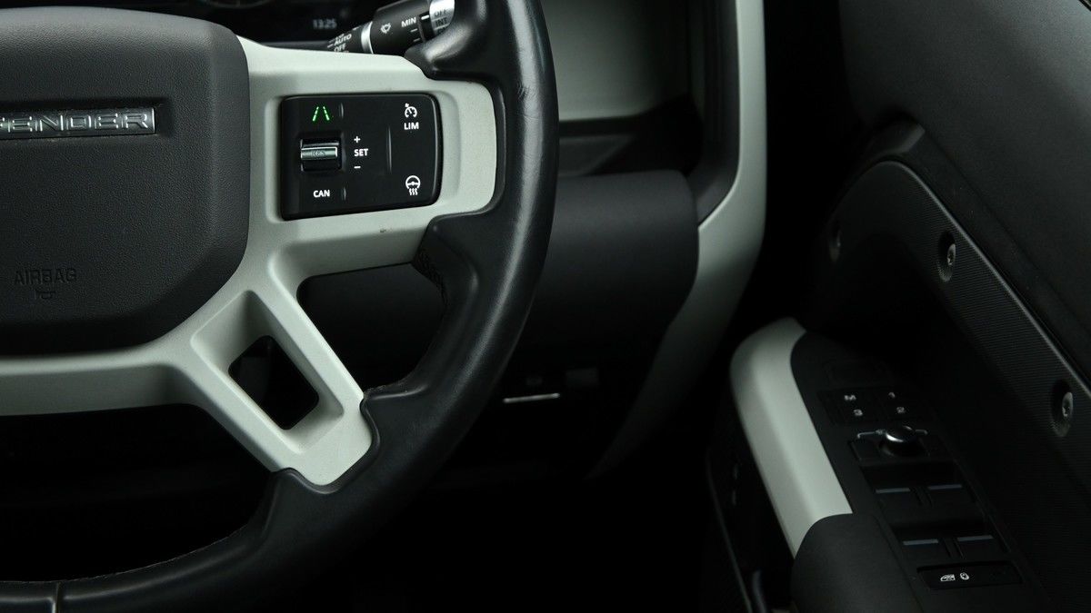 Land Rover Defender 110 Urban Image 16