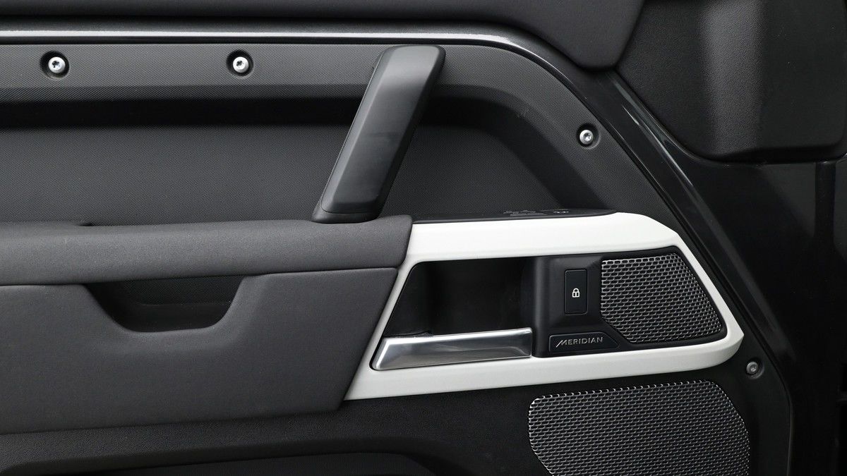 Land Rover Defender 110 Urban Image 13