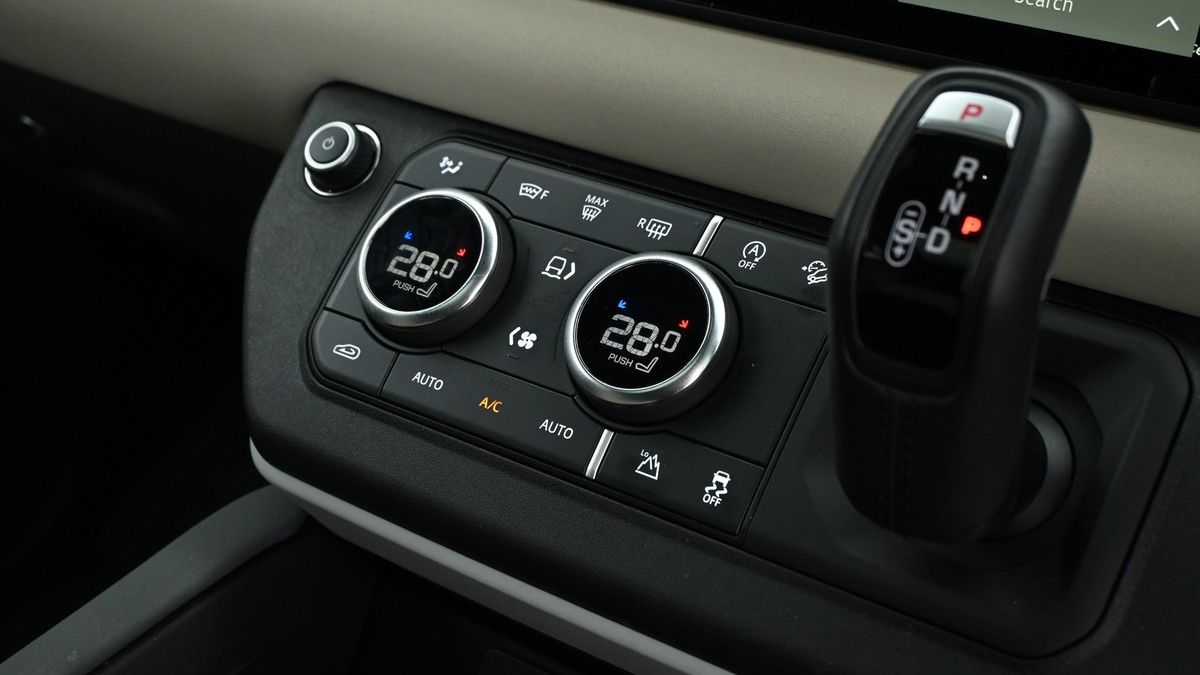 Land Rover Defender 110 Urban Image 12