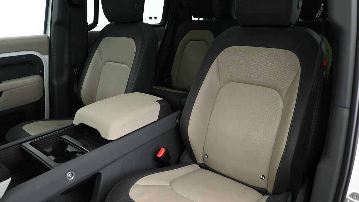 Land Rover Defender 110 Urban Image 4