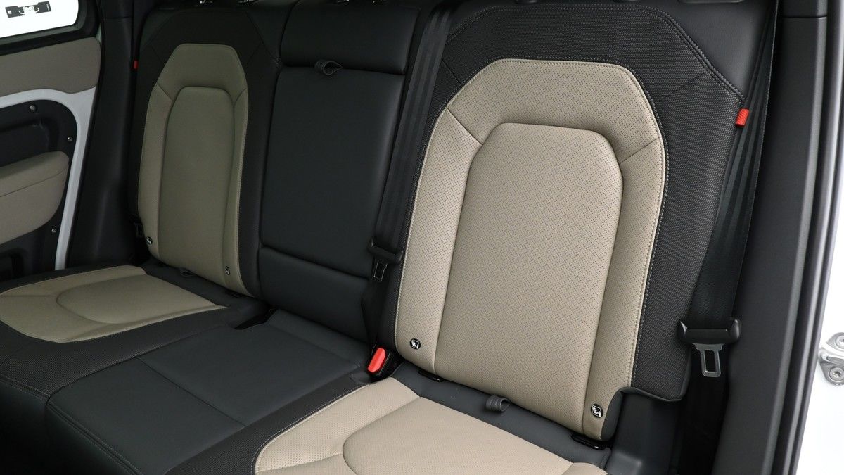 Land Rover Defender 110 Urban Image 5